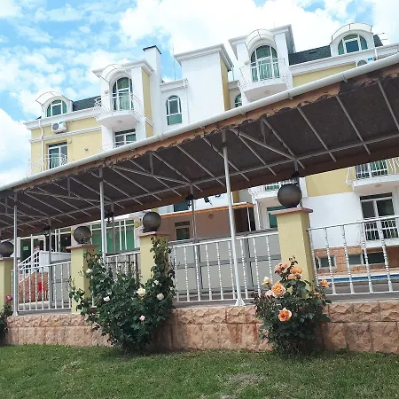 Palace 3*