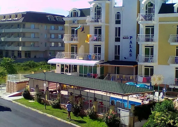 Хотел палас